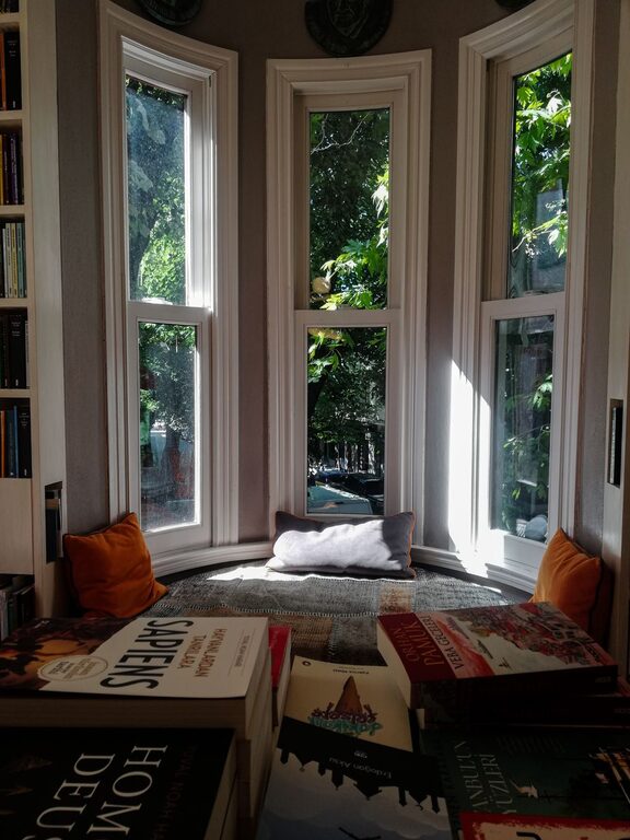 How to Create a Cozy Reading Nook in Any Space